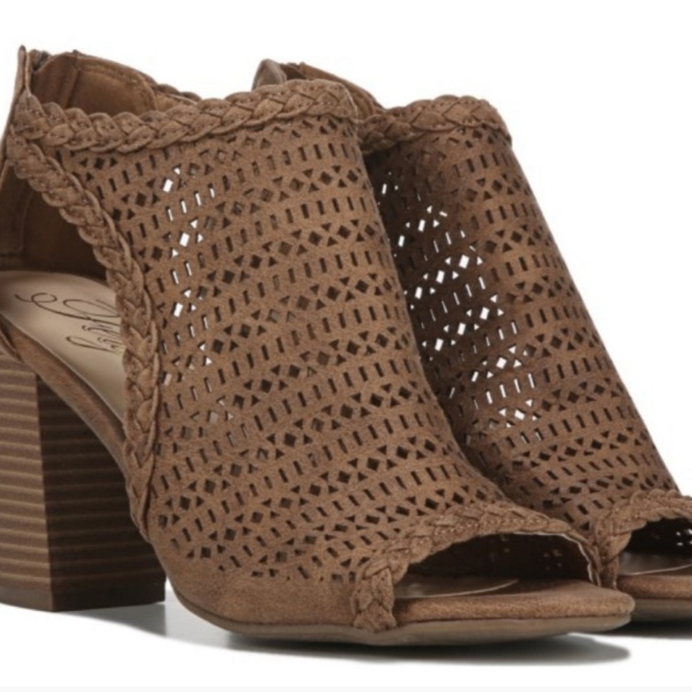 Fergie Open Toed Heel | Size 5 | Tan